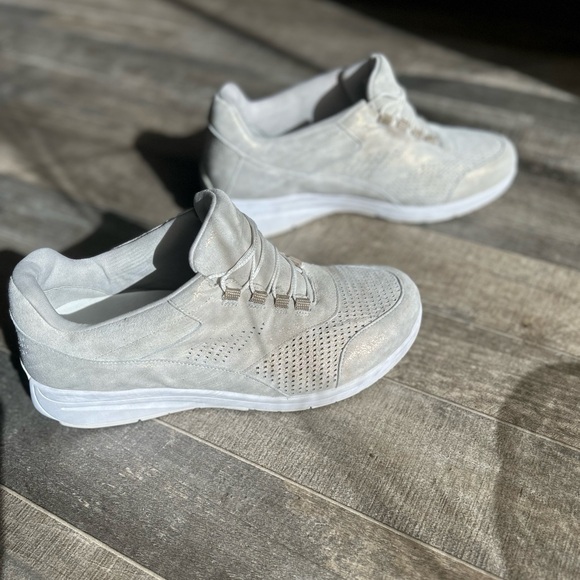 Zero Tie Fresh Breeze Drifter Metallic Gold Ivory Suede Self lacing Sneakers 8.5 - Picture 2 of 7